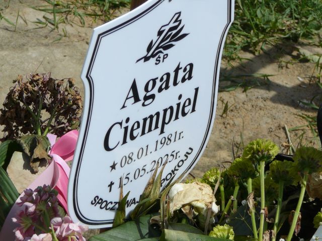 Agata Ciempiel 1981 Żory - Grobonet - Wyszukiwarka osób pochowanych